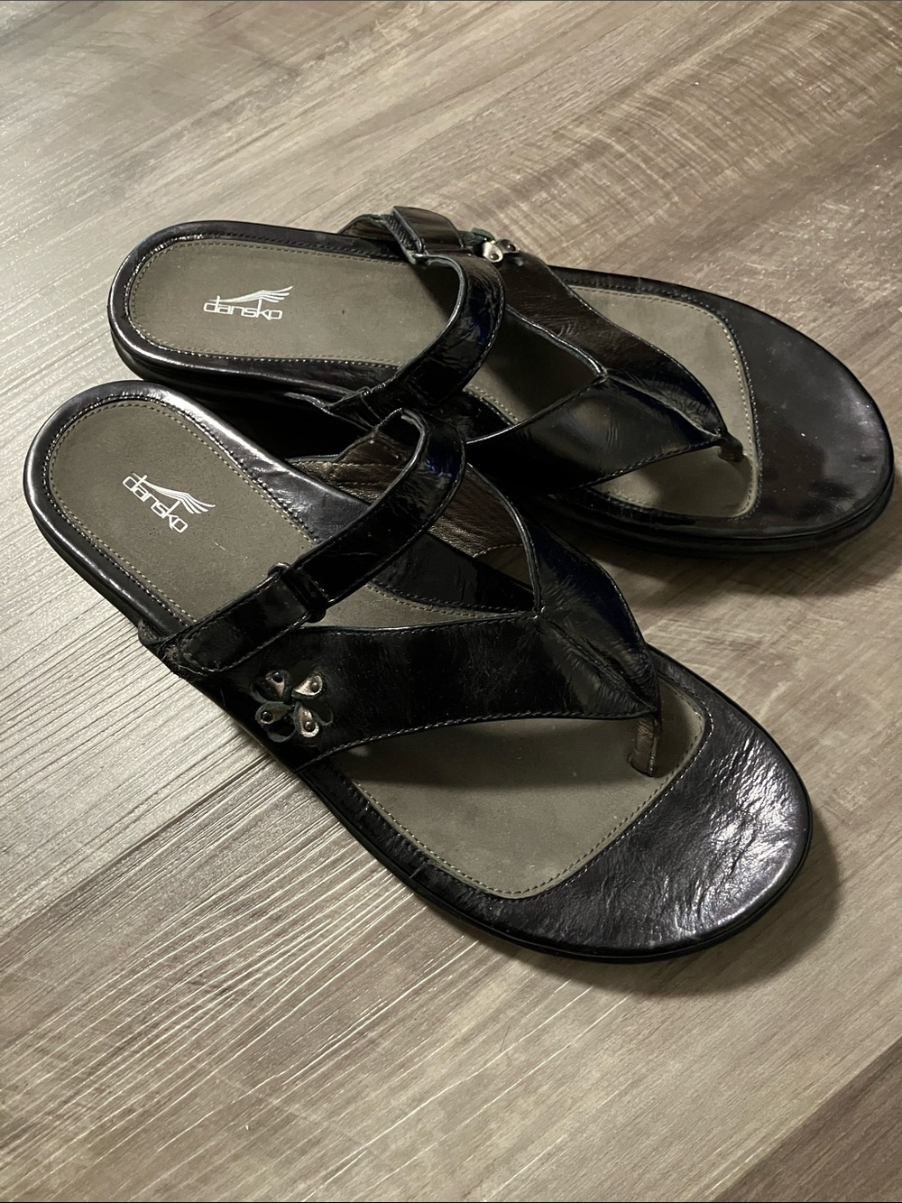Dansko Black Carmen size 9 Leather Slip-On Thong Sandals